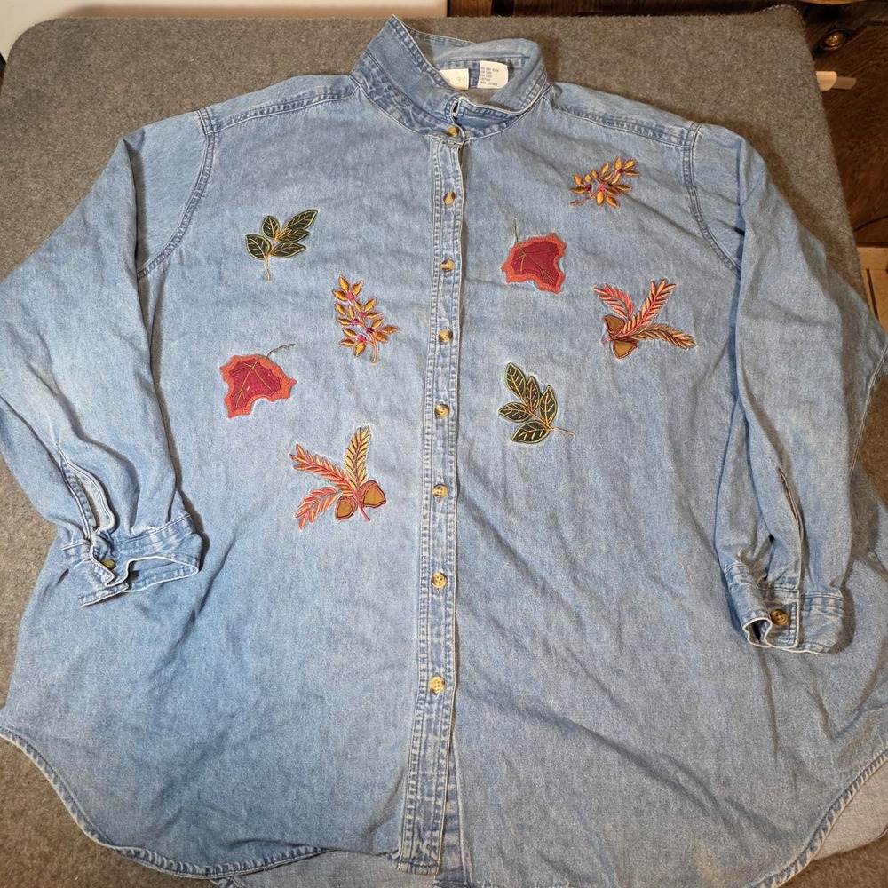 light blue cotton denim shirt by Bobbie Brooks Woman With Leaves 26w/28w Skug2